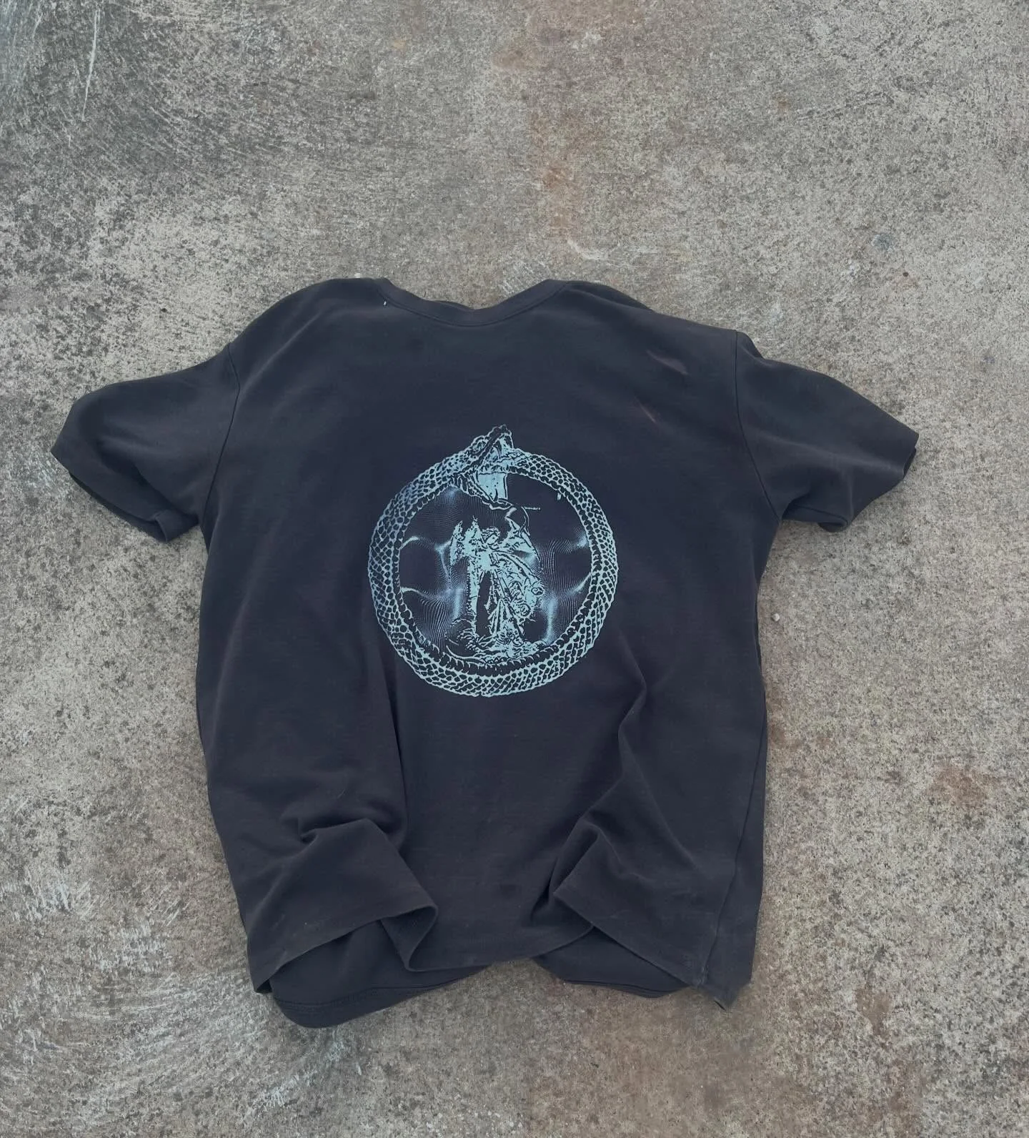 Serpent circle tee, photo 1